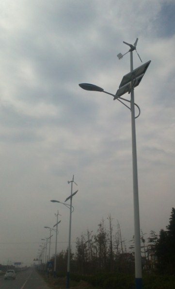 上海風(fēng)光互補路燈工程案例